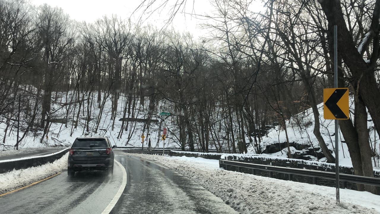 Tormenta invernal en Pensilvania: mezcla invernal de hielo y nieve ligera provoca retrasos en las carreteras 