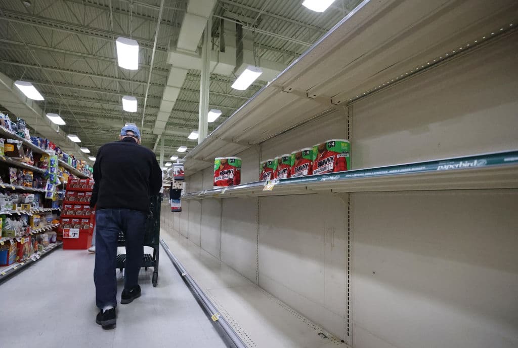 Te explicamos cuáles son los ‘servicios esenciales’ nombrados en la orden ejecutiva tras el brote de coronavirus en Arizona