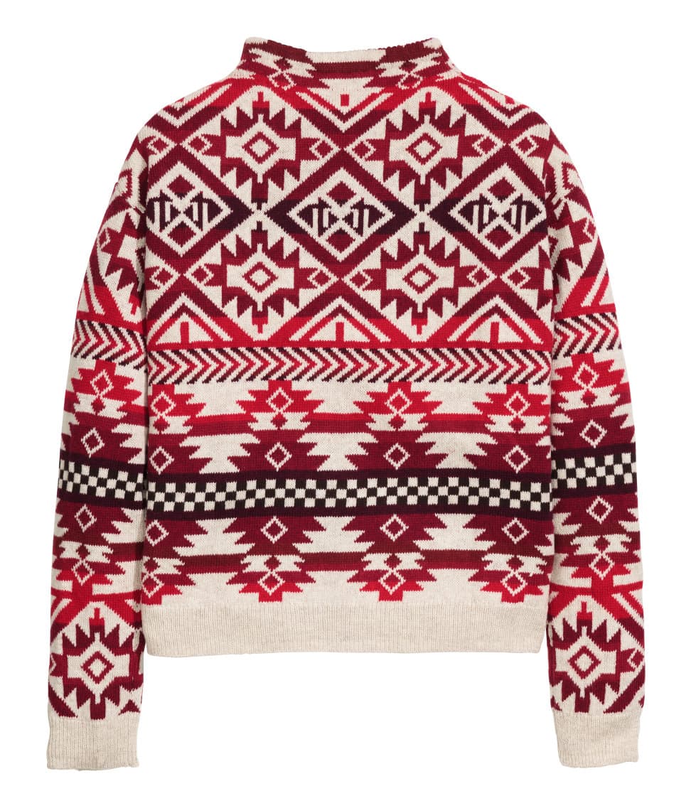 Sabemos que vestirse en capas es una técnica infalible contra el frío. Este suéter corto de H&M es la pieza sándwich de cualquier outfit. Además, el estampado con motivos navideños estilo nórdico no es nada 'empalagoso', al contrario, es súper neutral, y puede complacer a quien sea que se lo regales. Jacquard-knit sweater, H&M (www.h&m.com), 34.99 USD