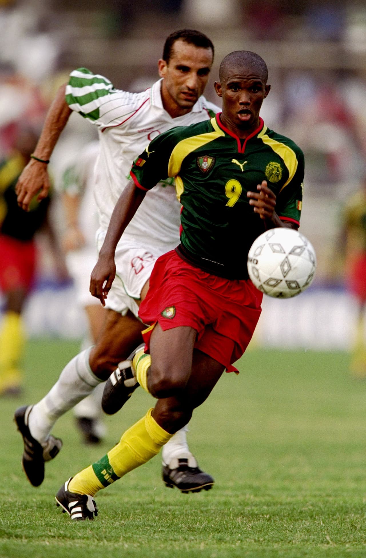 Todo empezó hace 36 años en Douala, Camerún. Un joven despuntaba en las selecciones menores de 'Los Leones Indomables' y pronto atraería las miradas de Europa.