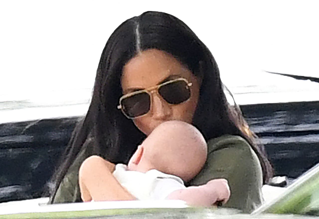 La duquesa de Sussex no dejó de mostrar el amor que tiene por su primer hijo.