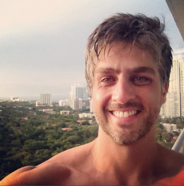 Las canas son uno de sus atractivos. ¿Te gustan?