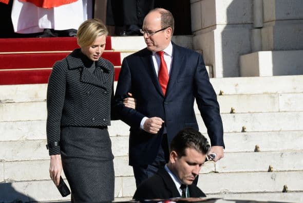 En cambio, cursó su carrera universitaria en Estados Unidos, donde obtuvo un diploma de Ciencias Políticas en el Amherst College, en Massachusetts. El príncipe Alberto se jacta de haber recibido una "educación liberal a la americana", pero su apego a Francia sigue siendo profundo.
