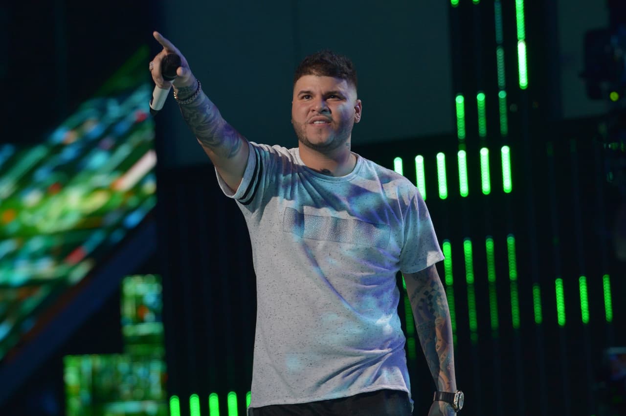 Su disco 'Farruko presents Los Menores' está nominado como Mejor Álbum de Música Urbana.