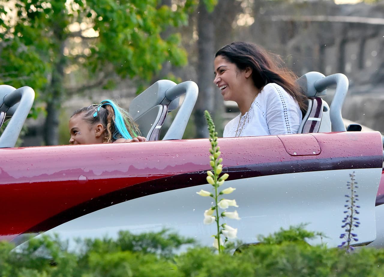 Camila acompañó a sus dos hijos mayores en el veloz juego.