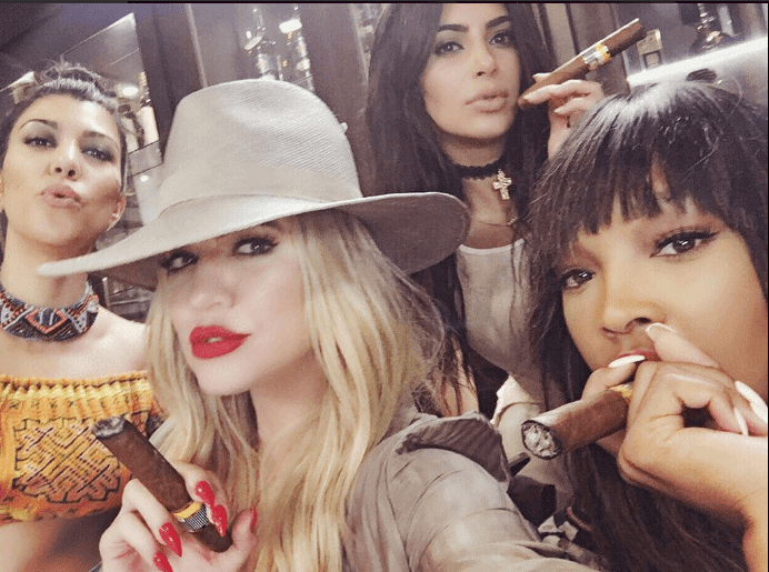 Las chicas estuvieron pasándola de lo mejor, y aporvechando la visita no pudieron dejar de fumar un richo habano.