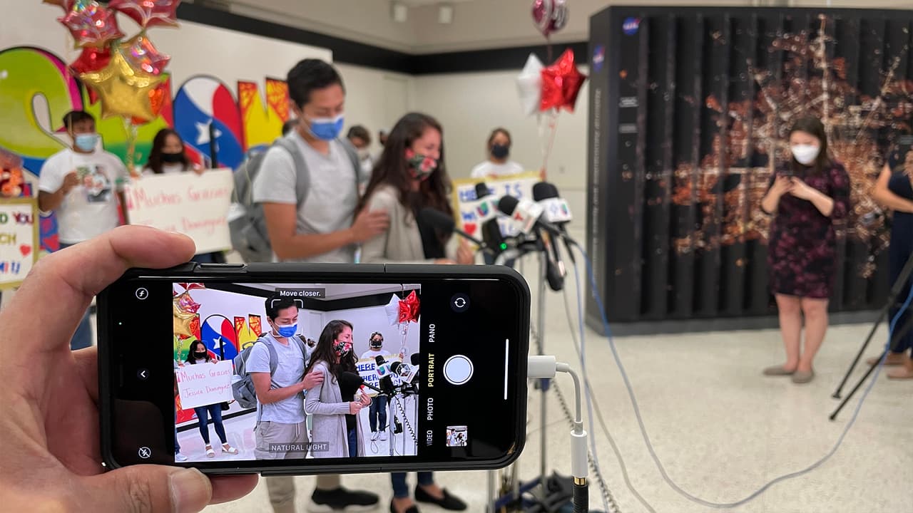 “Tenía mucho miedo que me dijeran que no”, narró la 
<a href="https://www.univision.com/local/houston-kxln/karumi-reyes-una-dreamer-de-houston-que-no-puede-regresar-por-castigo-de-inmigracion">dreamer</a> quien se mantuvo optimista y feliz a su regreso a Norteamérica con la ayuda de un permiso humanitario.