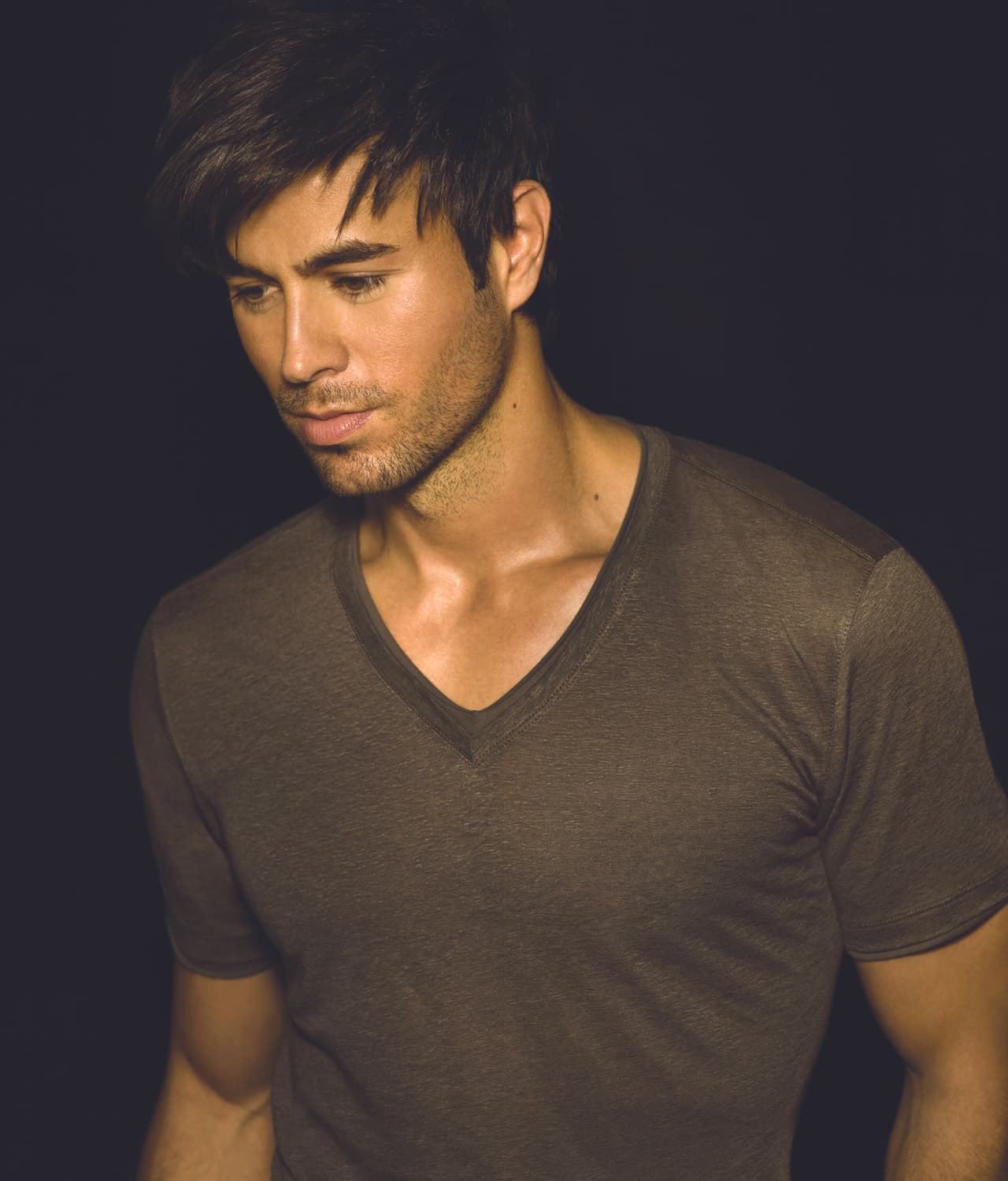 Enrique Iglesias también apostó por el negocio de la belleza. El cantante lanzó un perfume unisex llamado Deeply Yours.