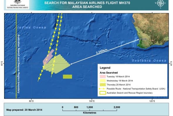 Advirtió que los objetos podrían ser escombros en el mar en una ruta naviera en la que contenedores pueden caer de barcos de carga, aunque el objeto más grande es más largo que un contenedor.
