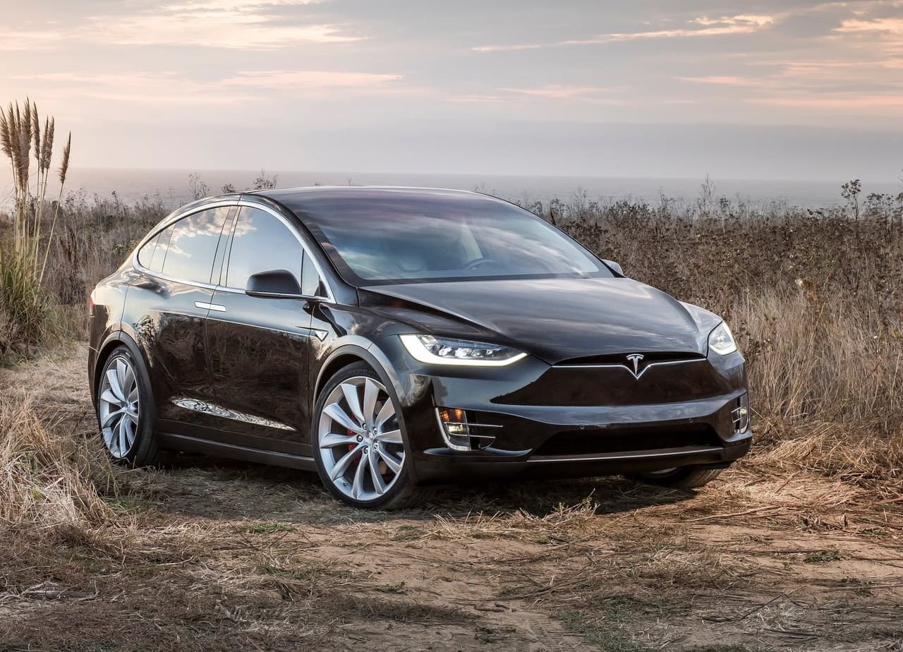 <h3 class="cms-H3-H3"><b>8 - Tesla Model X</b></h3>
<br>
<br>
<b>Prima anual promedio: </b>3,514 dólares
<br>
<b>Aseguradora con la prima más barata: </b>Grange
<br>
<b>Aseguradora con la prima más cara: </b>Safeway