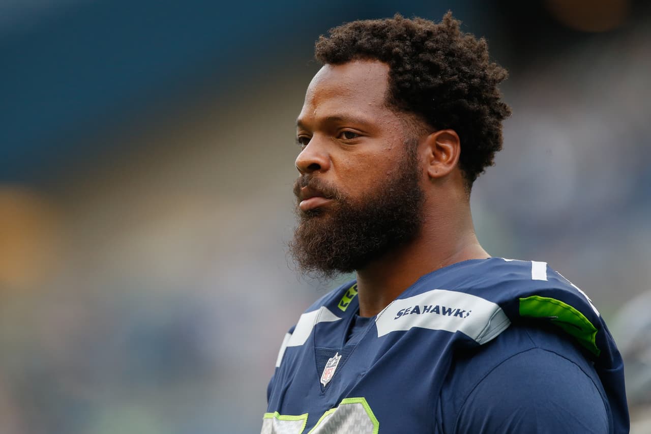 Michael Bennett, ala defensiva de los Seattle Seahawks en la NFL, denunció que vivió abuso policial en el escenario de la pelea Mayweather-McGregor luego del combate y que la causa fue racial.