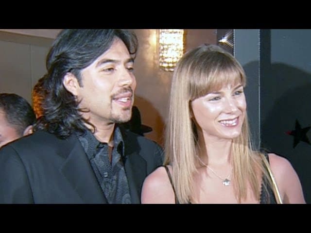 Uno de los solteros más cotizados del regional mexicano en los años 80 fue sin duda Adolfo Ángel, líder de Los Temerarios. Sus romances con bellas mujeres eran la nota de las revistas de esa época, hasta que en octubre de 2005 sorprendió a todos al casarse con Gabriela Ghilino.