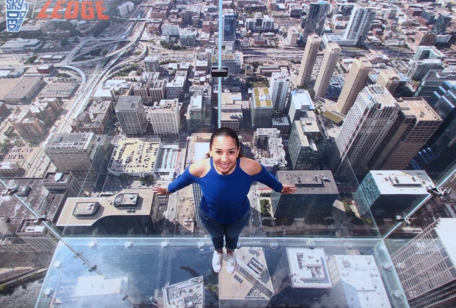 Antes de irme, tenía que hacer una parada rápida a la 
<b>Torre Willis</b> y subir al 
<b>Sky Deck</b>.