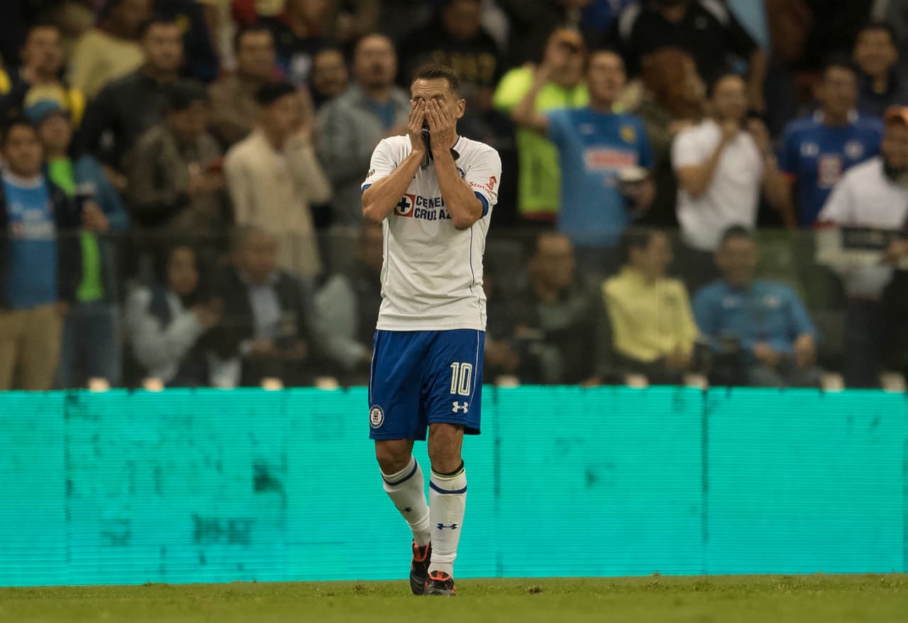 La tristeza del capitán del equipo cementero fue evidente y abandonar a sus compañeros durante todo el segundo periodo fue un duro golpe.