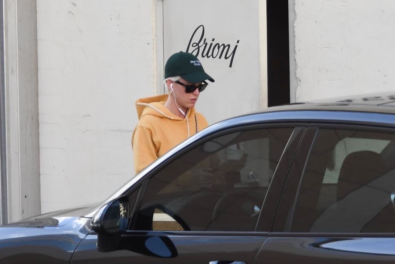 Katy Perry y Orlando Bloom iniciaron su noviazgo después de que el actor se divorciara de la modelo australiana 
<b><a href="https://www.univision.com/deportes/sensacion-deporte/amandar-kerr-la-super-modelo-australiana-que-gusta-de-todos-los-deportes-fotos" target="_blank">Miranda Kerr</a></b>, en 2013.