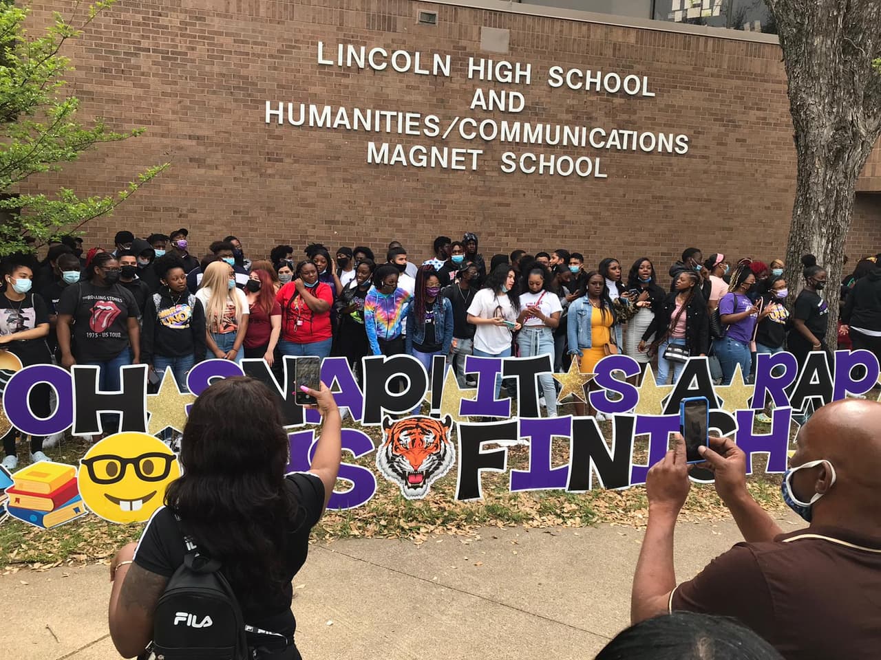 <a href="https://www.univision.com/local/dallas-kuvn/por-que-varios-estudiantes-en-el-norte-de-texas-han-dejado-de-ir-a-sus-escuelas-aca-te-contamos-video">El Distrito Escolar de Dallas busca</a> motivar a todos los estudiantes de último año a regresar al aprendizaje en persona de tiempo completo.
<br>