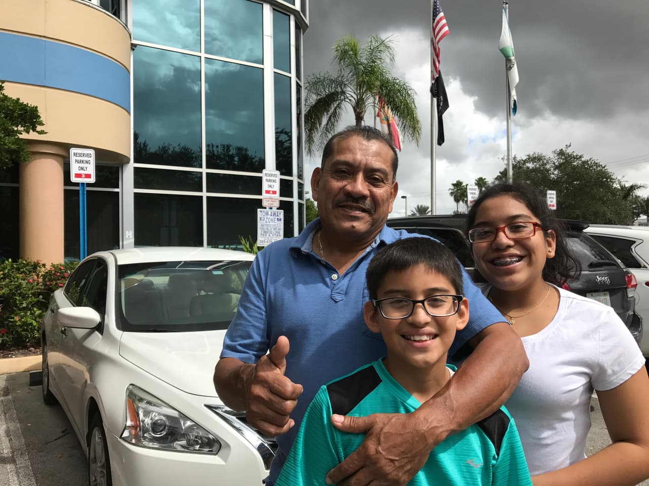 Ervin Delgado, de 57 años, no sabe si votará por Clinton, pero dice que descarta votar por Trump.