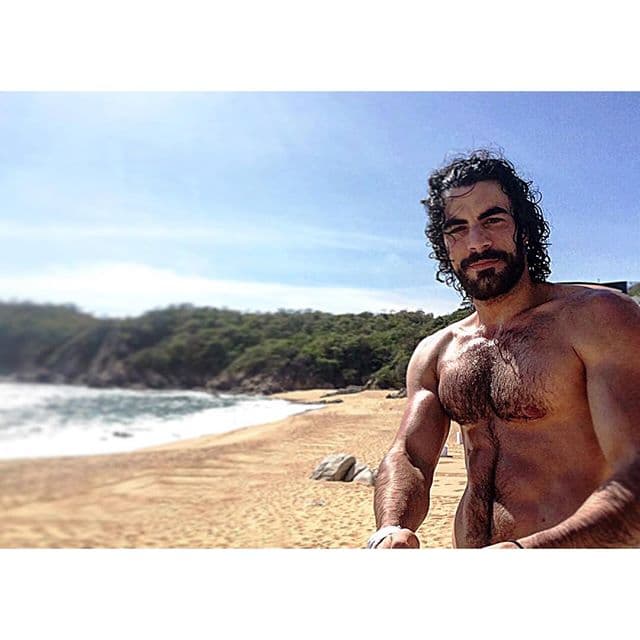 Él tampoco ha compartido escena con Angelique pero existen rumores de que podría se uno de los protagonistas de "Como Tres Gotas De Agua".