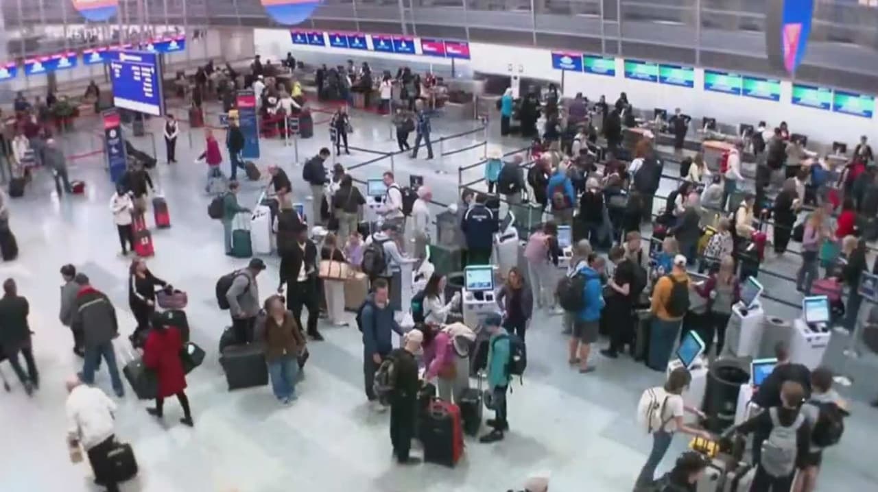 La crisis de la TSA y ciclón bomba crean caos total para viajeros de aeropuertos en Estados Unidos