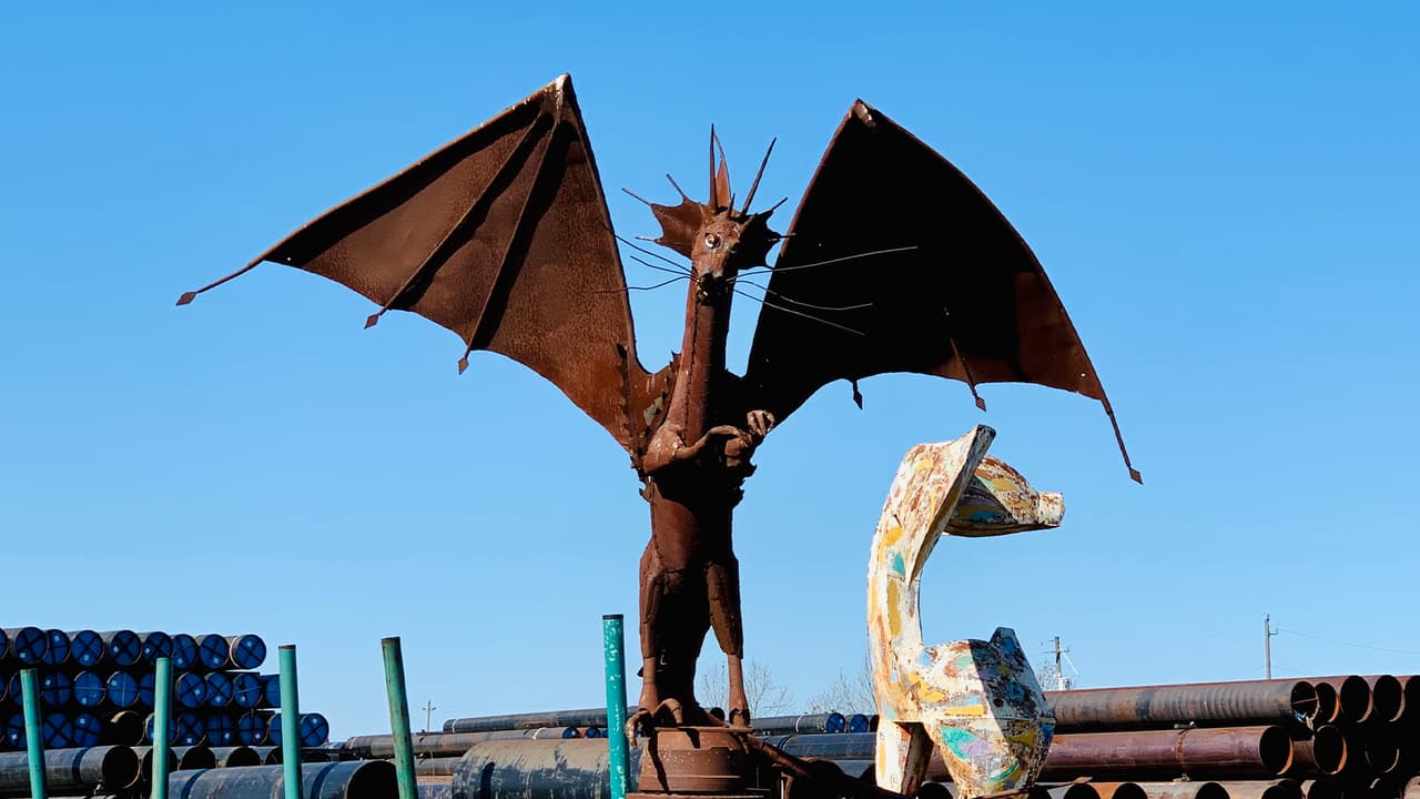 Las esculturas de metal fueron hechas a mano por artistas locales, seleccionados por la familia Rubenstein.
