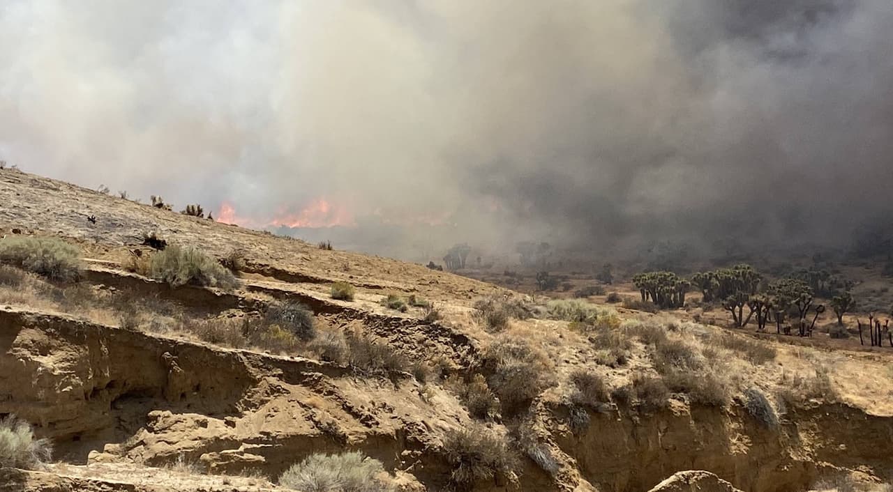 Incendio Farm se propaga rápidamente en Hesperia