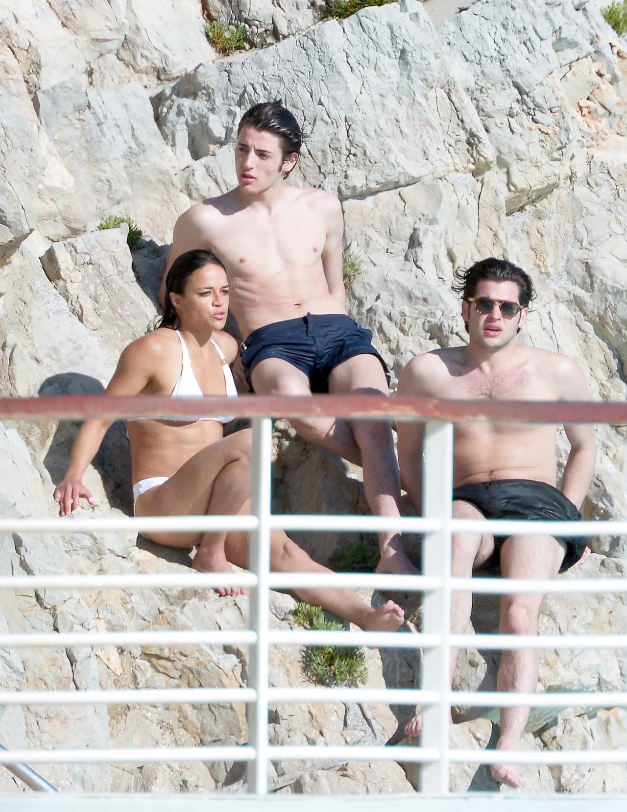 Michelle se rodea de puro galán.