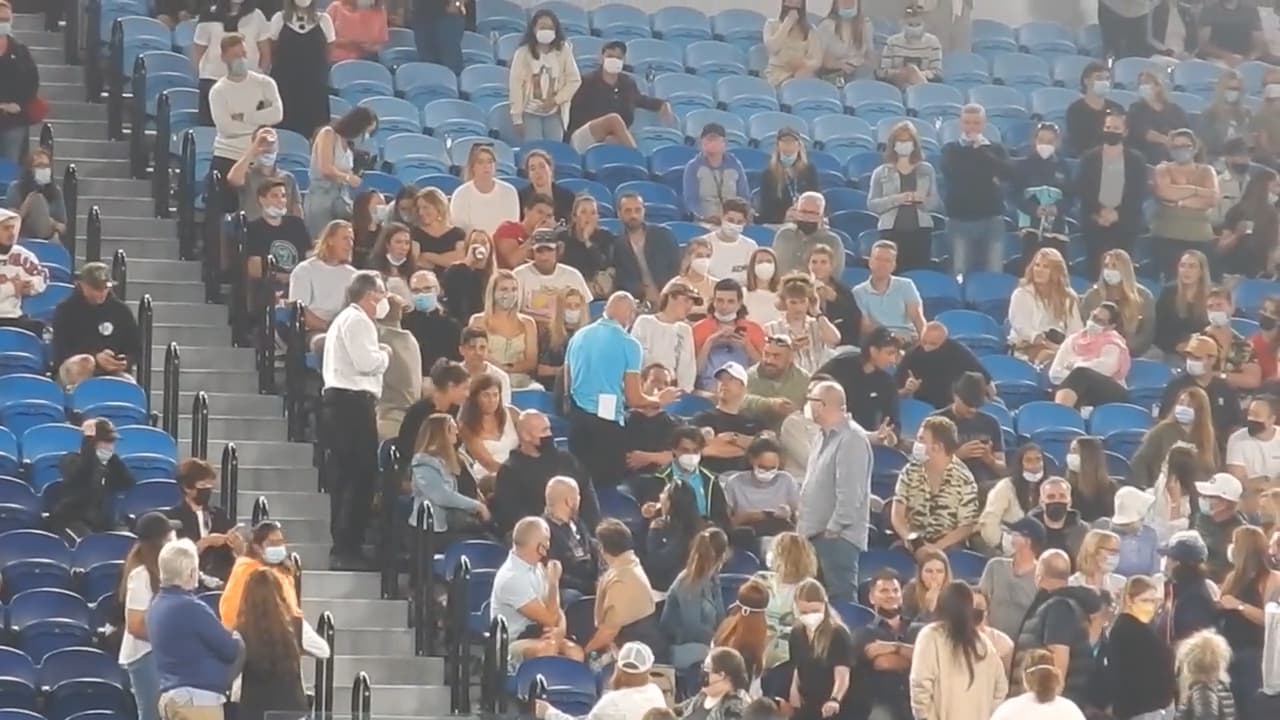 Anticubrebocas desatan trifulca en las gradas del Australian Open
