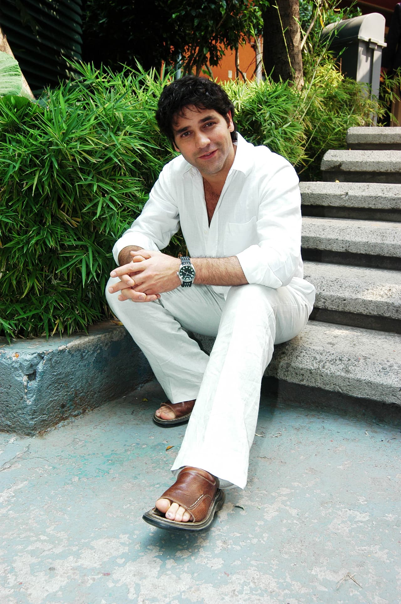 Valentino realizó sus primeros trabajos como actor en "María Isabel" (1997) y "Amor Gitano" (1999).