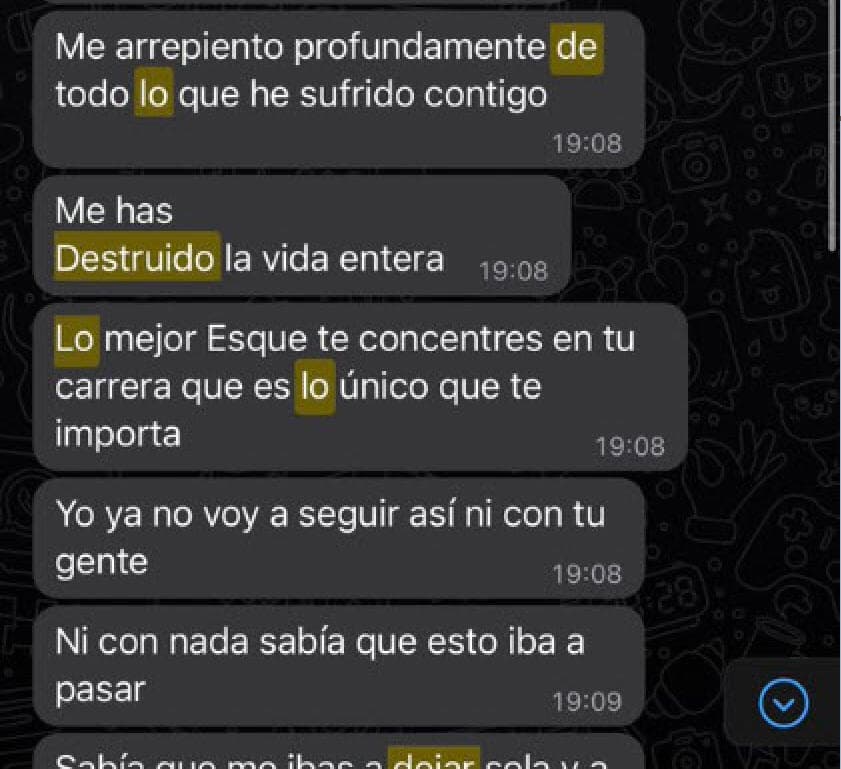 Después, aparentemente Belinda le contestó que se "arrepentía" de lo que ha "sufrido" con él: 
<b>"Me has destruido la vida entera"</b>. 
<br>