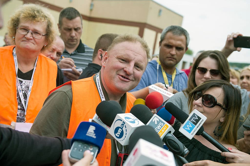 Piotr Koper, uno de los cazatesoros, dio una rueda de prensa este martes explicando cómo se realizaría la misión para recuper el tren.