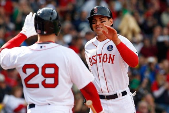La mejor medida de la normalidad en Boston es la apertura del primer juego de los Red Sox (Medias Rojas) en el Fenway Park, donde miles de persona rindieron homenajes a las víctimas y a los 58 heridos que aún permanecen en el hospital, mucho de ellos recuperándose de amputaciones.
