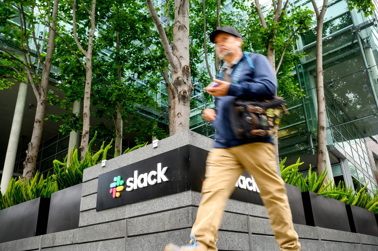 Fight for the Future también ha exigido a empresas como Facebook, Twitter, Google y Apple que todos mensajes que se usan en sus plataformas están cifrados de extremo a extremo.
<br>