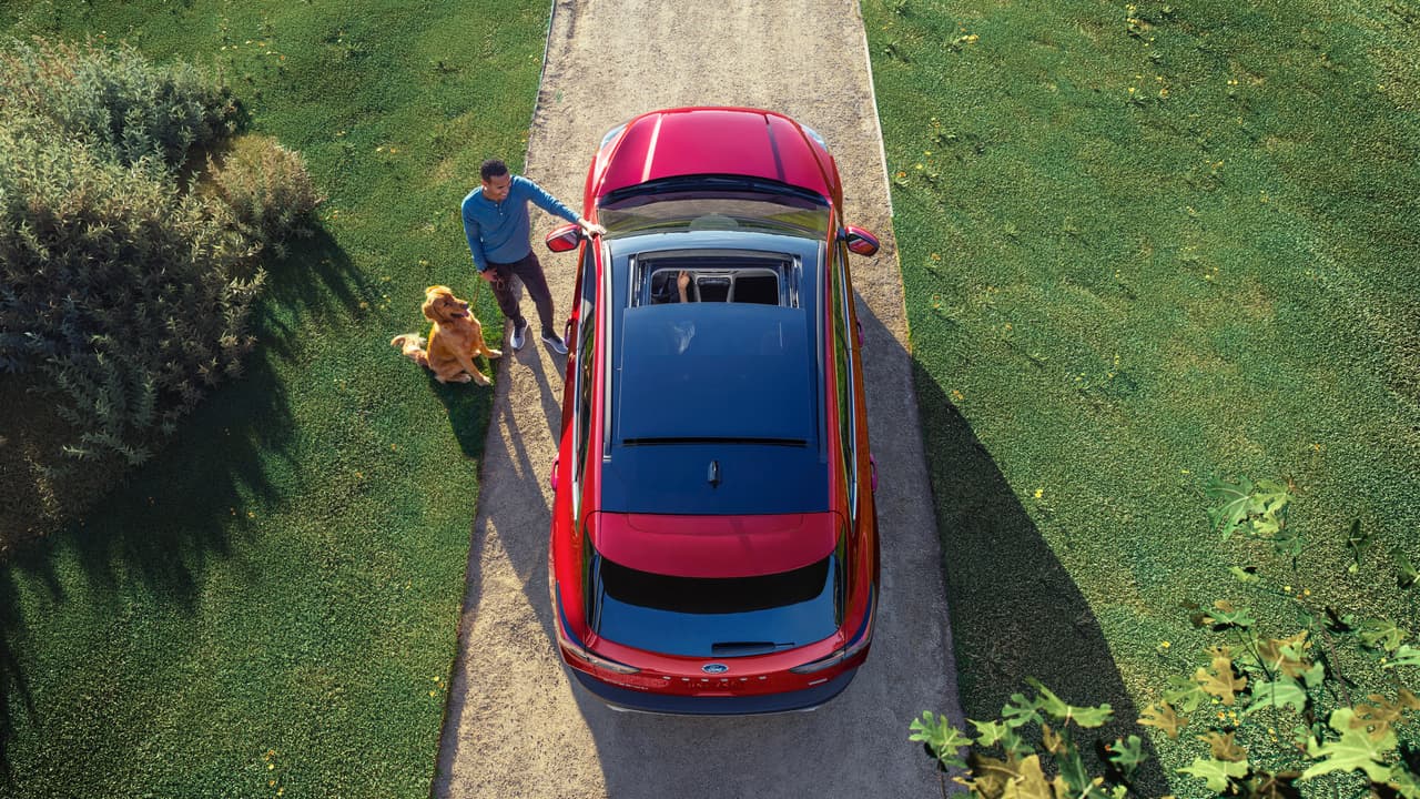 La Ford Escape 2020 gana equipamientos que hasta no hace mucho tiempo estaban reservados a vehículos de mayor categoría como en 
<b>techo de vidrio panorámico</b>.
<br>