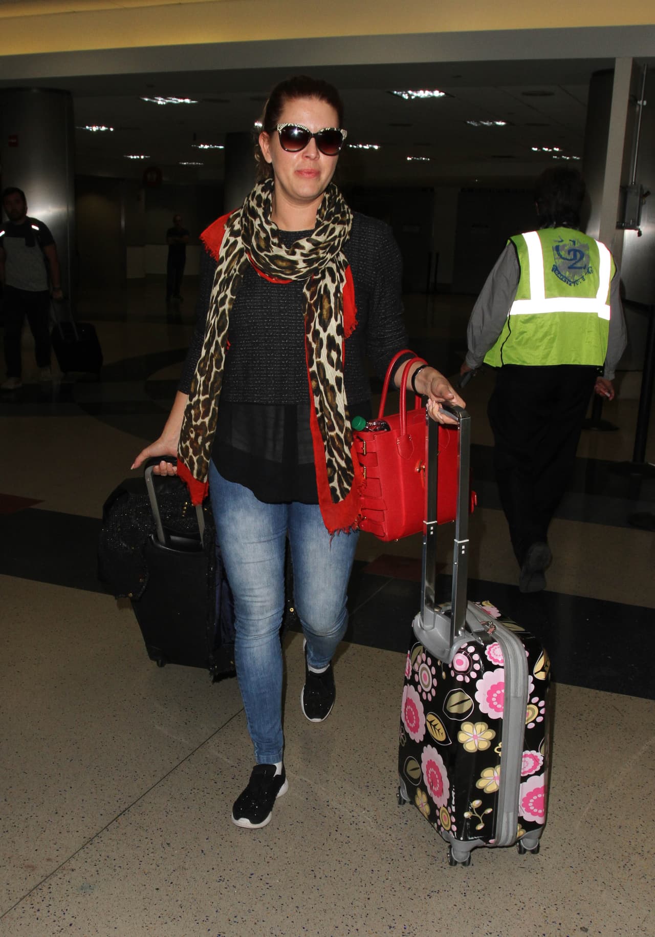 Y ya ni quiere saludar a los paparazzi.