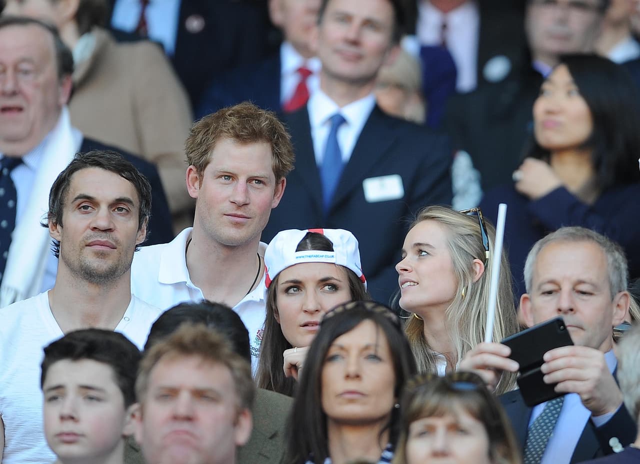 Bonas insinuó su frustración porque "siempre" se le pregunta sobre su anterior relación con el príncipe Harry y que todavía se siente etiquetada por su pasado.
<br>