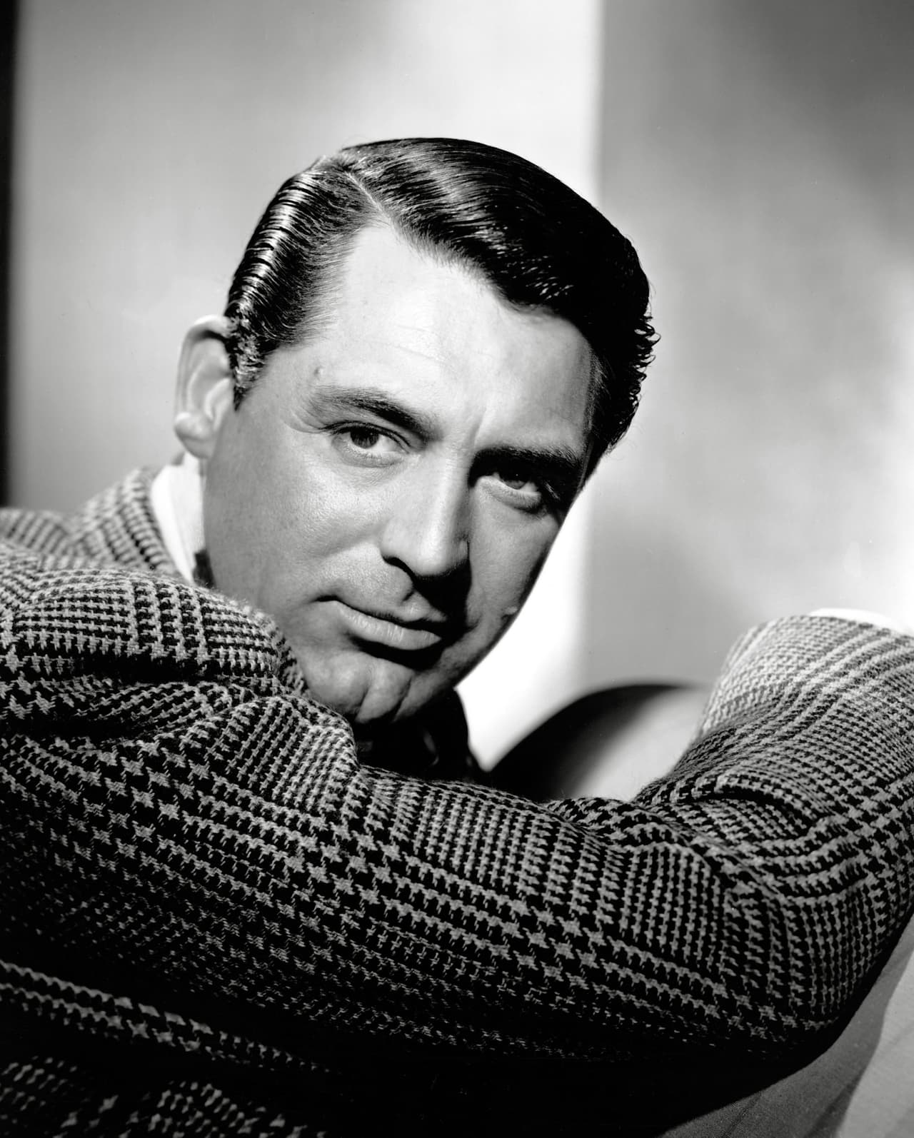 Grant es uno de los galanes de Hollywood por excelencia, además de que es un reconocido actor que impresionó con sus papeles.