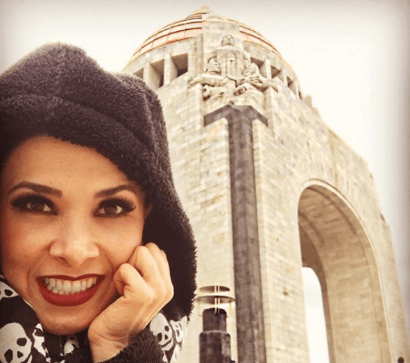 La actriz lleva su sonrisa donde quiera que va, en esta instantánea disfrutaba de un paseo en la Ciudad de México.