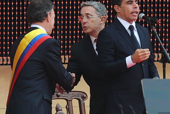 "En tres meses se ha producido una despolarización (política y de opinión) que caracterizó la época Uribe", dijo Enrique Serrano, catedrático de ciencias políticas de la privada Universidad El Rosario, de Bogotá.