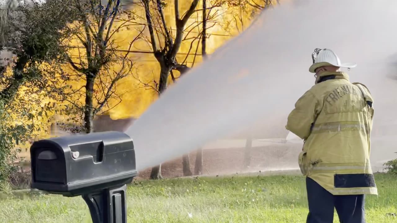 Reportan incendio en una tubería de gas en Friendswood, al sureste de Houston