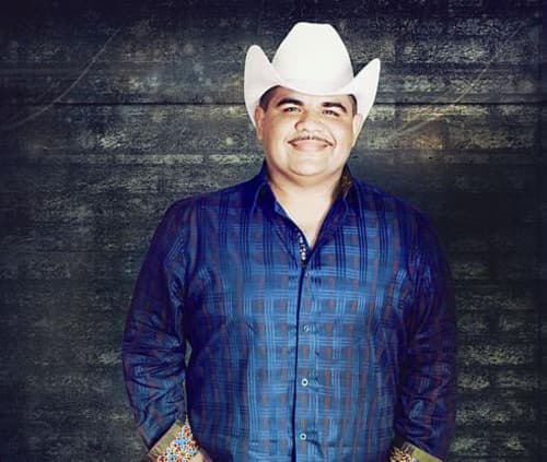 Primero porque decidió dar un gran paso para 
<b>ponerse en forma y bajar casi 60 libras</b>.