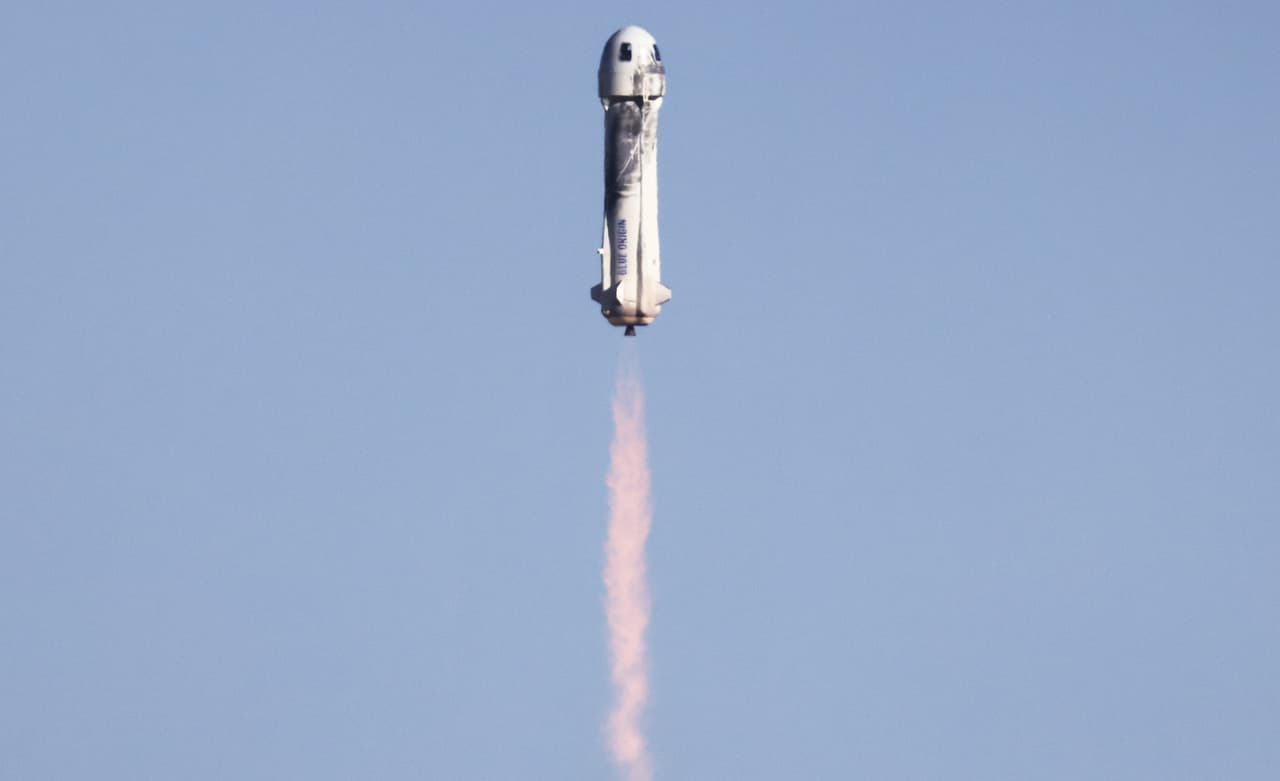 La cápsula de Blue Origin fue impulsada hasta unas 66 millas (106 km) de la superficie terrestre, justo al borde del espacio.