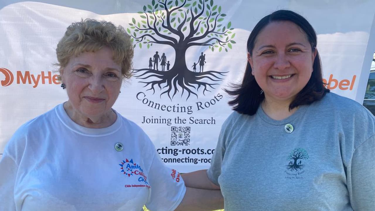 Cristina Prisco es otra niña adoptada ilegalmente que ahora vive en Nueva York y vino a Houston para apoyar a "
<b><a href="https://connecting-roots.com/" target="_blank">Connecting Roots</a></b>" . En esta imágen con Ann Marie Zagaglia, su madre adoptiva.