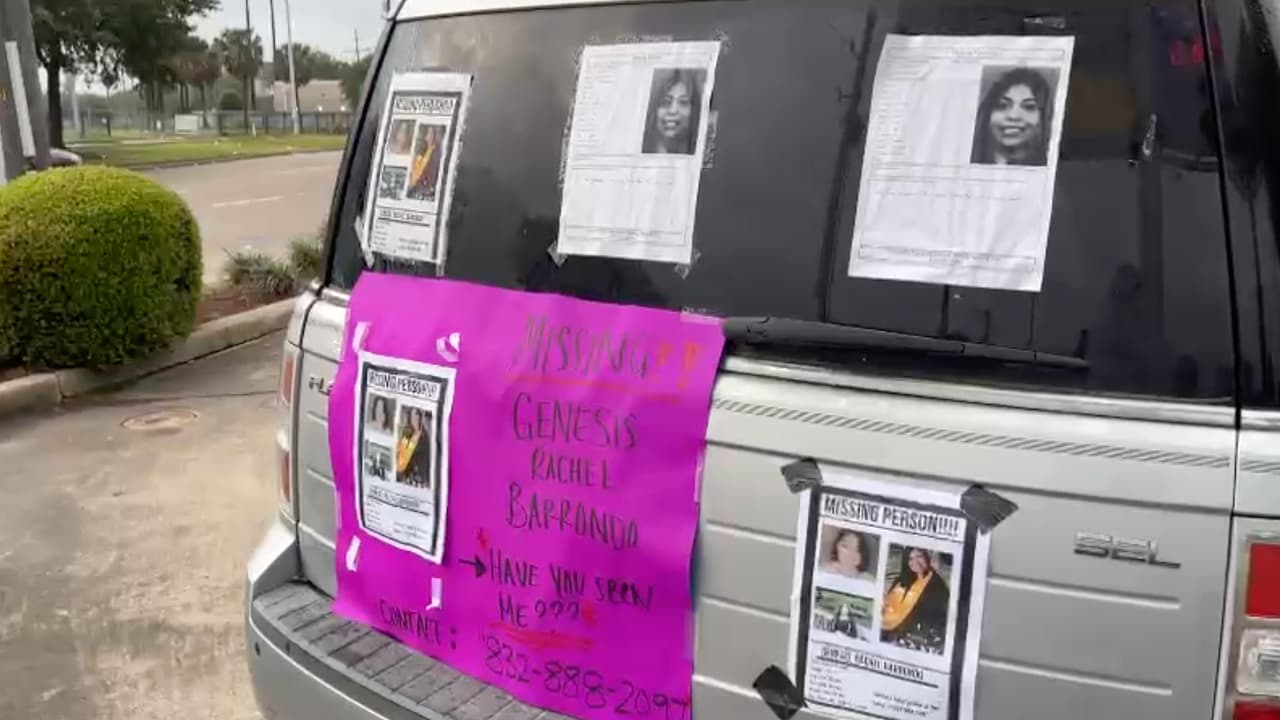 Las autoridades revisan las cámaras de vigilancia del lugar.