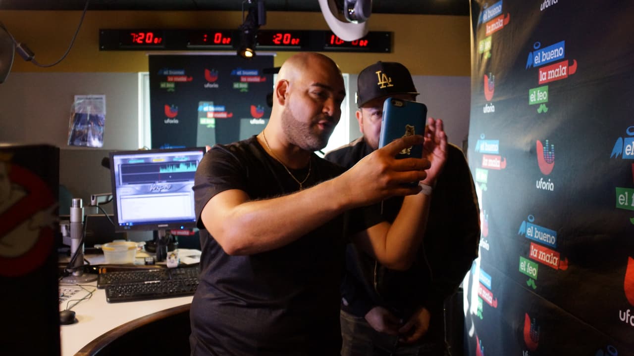 Roberto Tapia llegó al El Bueno, La Mala y El Feo para estrenar en exclusiva su nuevo sencillo.