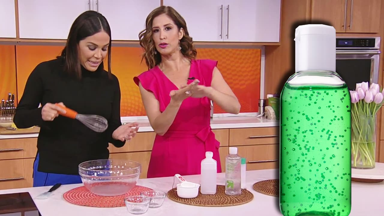Si no pudiste comprar gel antibacterial, esta es la fórmula para que puedas prepararlo en casa