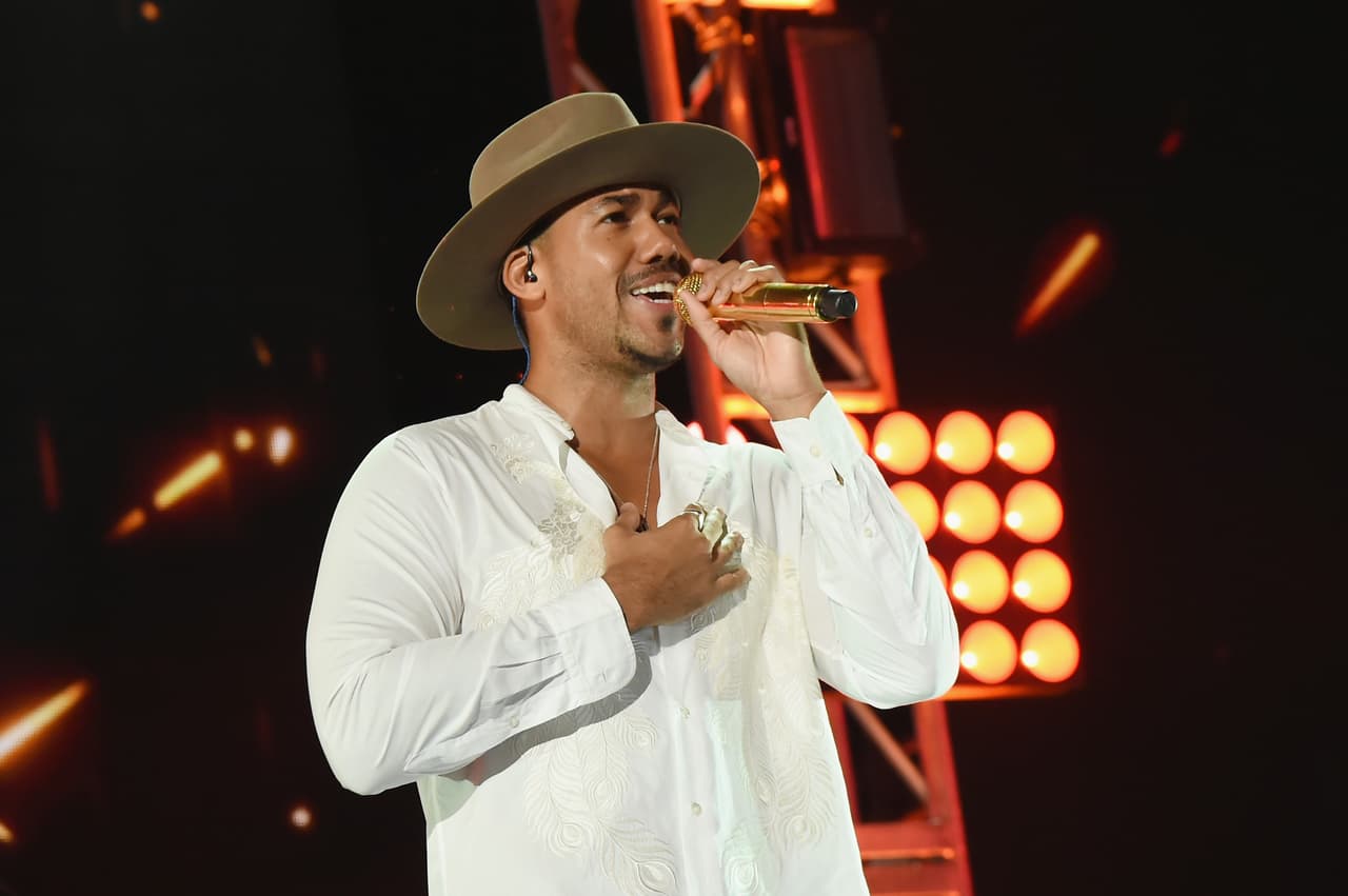 MIAMI, FL - OCTOBER 14: In this handout photo provided by One Voice: Somos Live!, Romeo Santos performs onstage at One Voice: Somos Live! A Concert For Disaster Relief at Marlins Park on October 14, 2017 in Miami, Florida. (Photo by Rick Diamond/One Voice: Somos Live!/Getty Images)