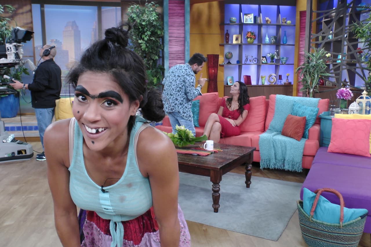 Y entre comerciales nuestra querida Ceci aprovechaba para ponerse más guapa ¡y lucir bella como Mela!