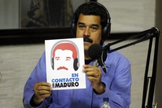 Con los auriculares puestos y micrófonos de radio, Maduro señaló que se trata de un programa para estar en contacto entre todos.
