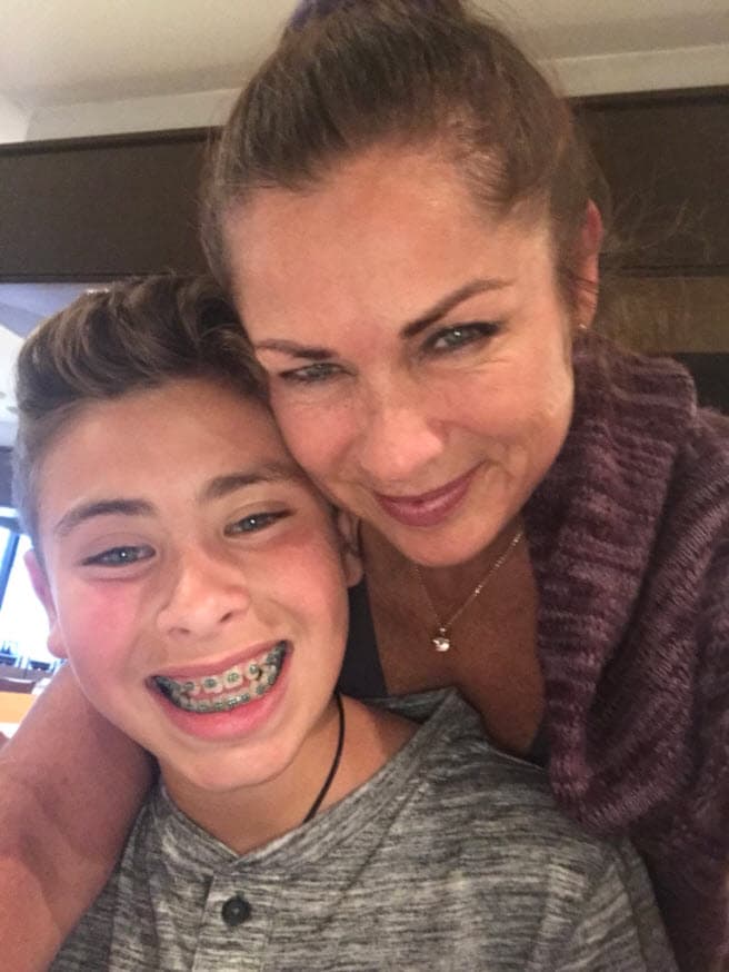 La actriz considera que tiene una excelente comunicación con sus retoños, pero existen preguntas que le hacen sobre Juan Collado que no puede responderles y la ponen en aprietos: "¿Por qué no está el papá aquí?, ¿por qué no nos quiere ver?,
<b>¿por qué mi papá nos miente?</b>".
<br>