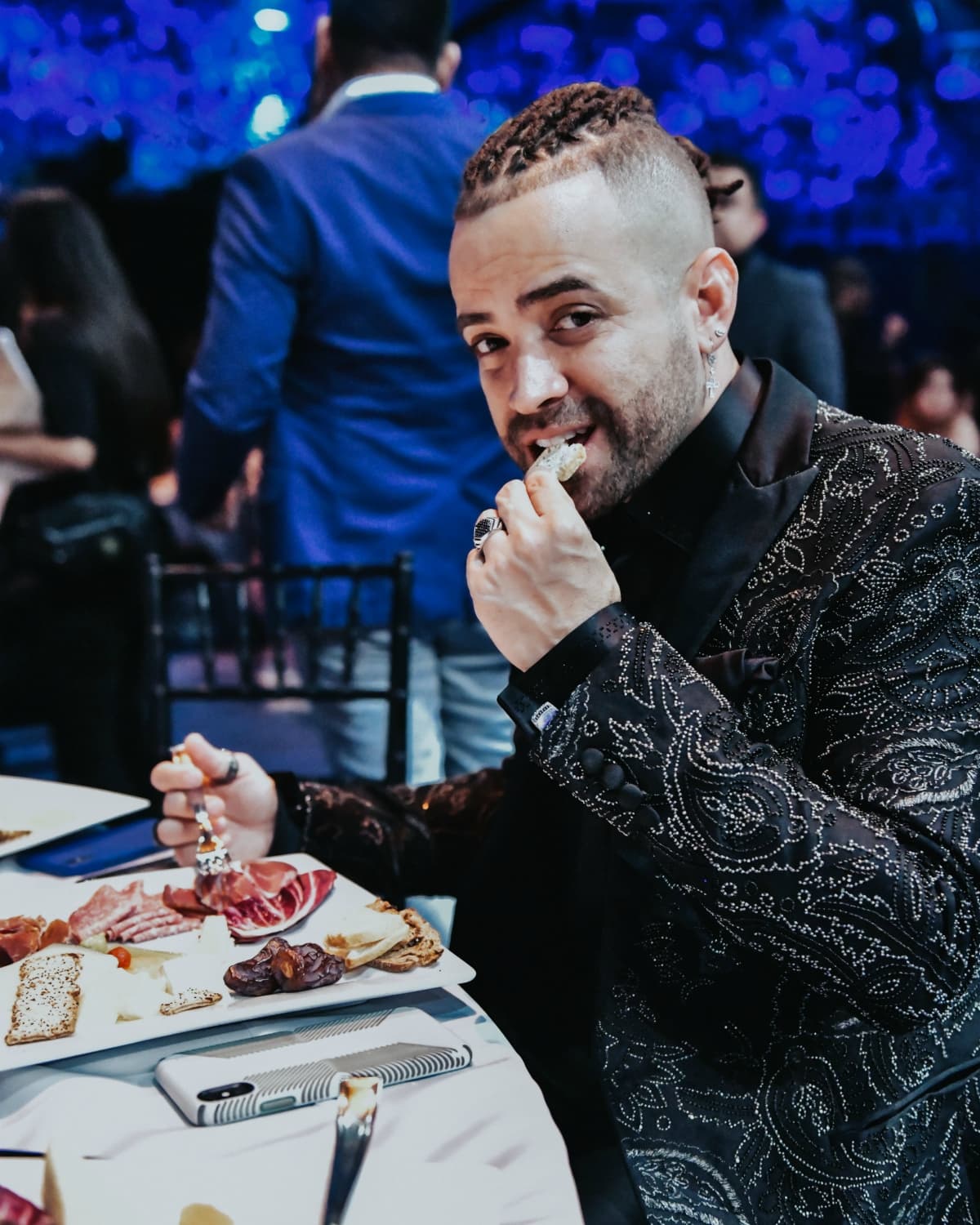 El que llegó con hambre fue Nacho, y por eso no le dio tiempo de sonreír ante nuestro lente.